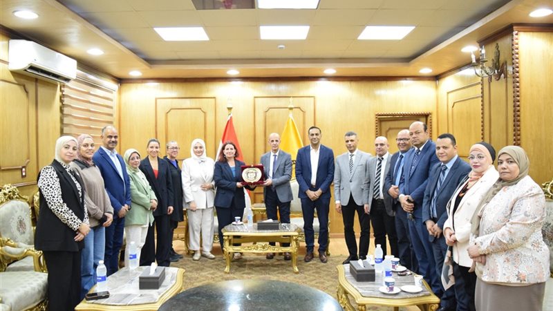 جانب من زيارة وفد