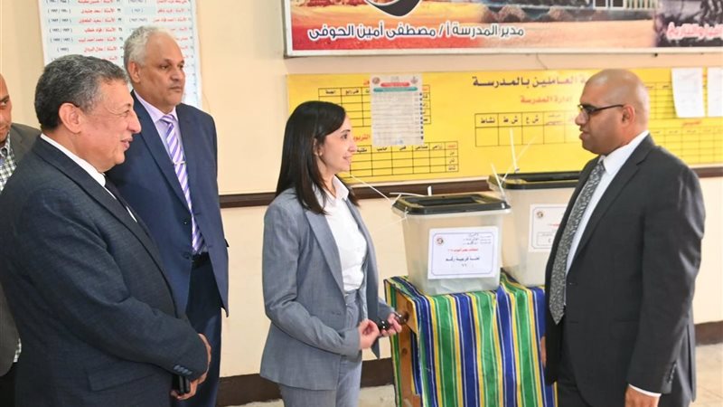 محافظ البحيرة تتفقد