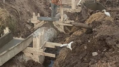 استمرار أعمال تغطية ترعة عزبة زويل بدمنهور ضمن الخطة الاستثمارية للبحيرة