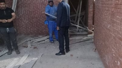 إزالة شدة خشبية لصبة سقف مخالفة بقرية المنشية الصغيرة بالبحيرة