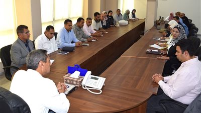 محافظ السويس يناقش أبرز التحديات التي تواجه قطاع الطب البيطري بالمحافظة