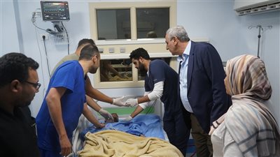 محافظ الغربية يتابع تداعيات حادث انهيار مصنع “وبريات” بالمحلة ويزور المصابين