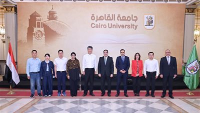 رئيس جامعة القاهرة يستقبل رئيس جامعة نانجينغ للتربية الخاصة بالصين