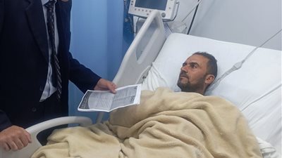 مدير عمل الغربية يزور العمال المصابين ضحايا حادث انهيار سقف خرساني بالمحلة 