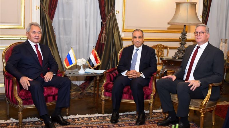 وزير الخارجية وسكرتير