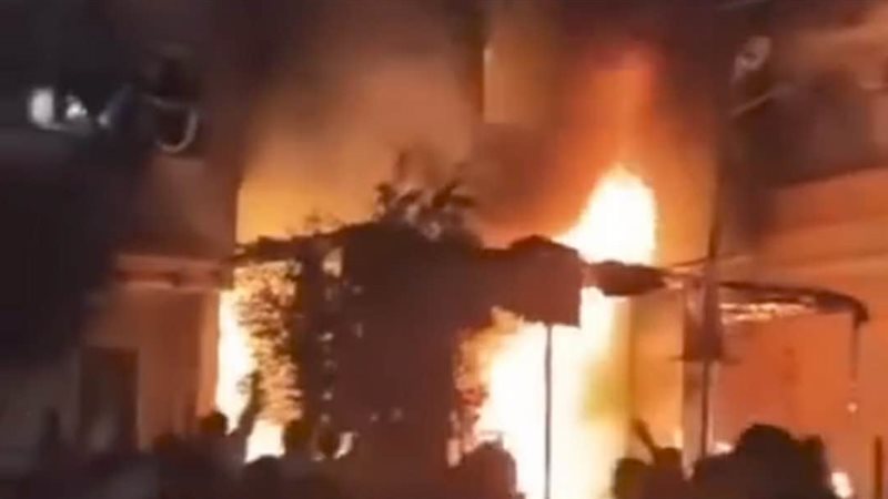 جانب من الحريق