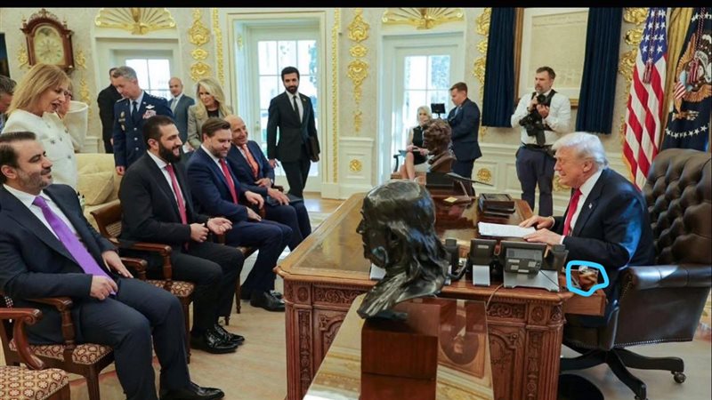 ترامب يشرب الكولا