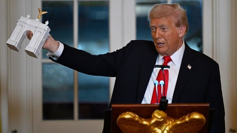 الرئيس الأمريكي دونالد