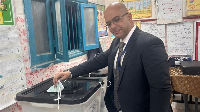 الكاتب الصحفي معتز