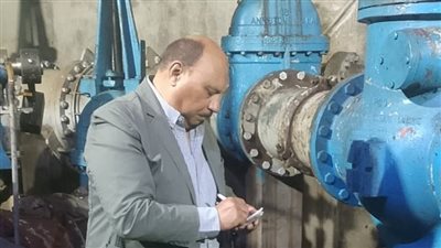 رئيس مياه القناة يتفقد انتظام سير العمل بالمحطات وشبكات صرف الأمطار