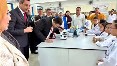 محافظ السويس يشيد بتجربة التعليم الياباني خلال زيارته للمدرسة اليابانية  