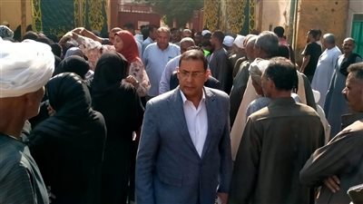 سكرتير محافظة الأقصر يتابع سير العملية الانتخابية بلجان البياضية والطود