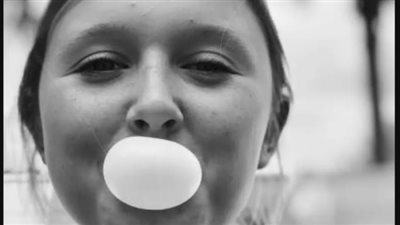 هل مضغ اللبان مفيد أم مضر؟ إليك ما يقوله الخبراء 	