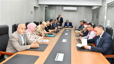 محافظ الفيوم يتابع أعمال فتح وانتظام العمل بجميع لجان التصويت