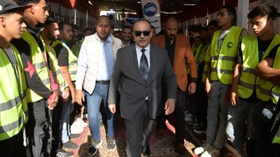 محافظ أسيوط يواصل جولاته الميدانية للاطمئنان على انتظام التصويت بالانتخابات