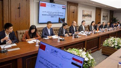 رئيس اقتصادية السويس يستقبل وفدًا صينيًا برئاسة نائب وزير التجارة الصيني 