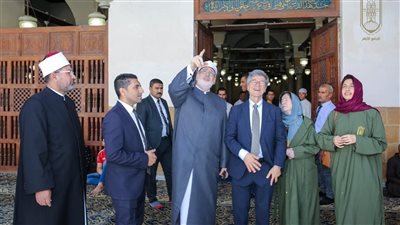 المفكر العالمي البروفيسور جيفري ساكس في جولة داخل الجامع الأزهر