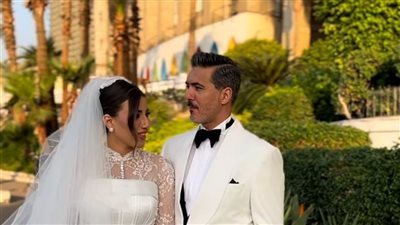 تفاصيل فستان هايدي موسى في حفل زفافها: تصميم فاخر من الساتان