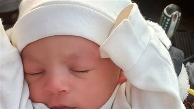 ألقته رضيعا.. العثور علي طفل رضيع ملفوف بقماشة بيضاء بحلوان 