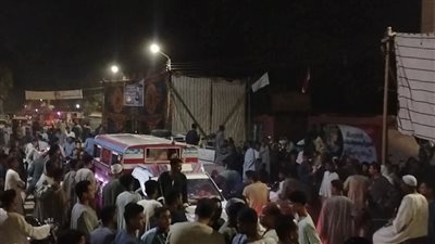 حشود من الناخبين أمام لجان مركز إسنا في الساعات الأخيرة لانتخابات النواب