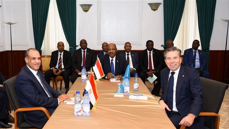 وزير الخارجية في