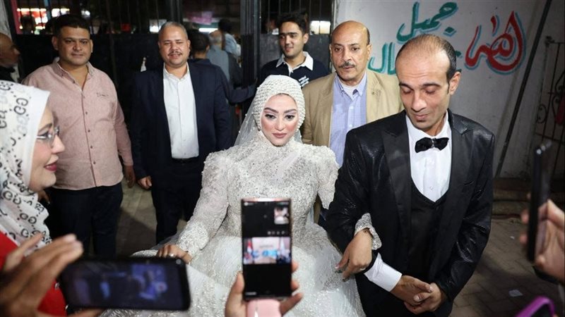 عروس تدلي بصوتها