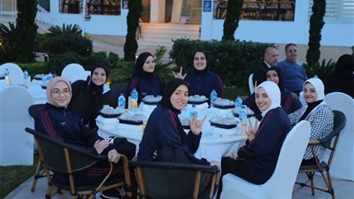 بلغة الإشارة .. محافظ دمياط يشارك في احتفالية الأطفال ذوي الهمم 