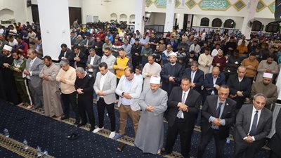 محافظ السويس يشهد الاحتفال بذكري ليلة القدر بمسجد المصطفي