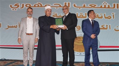 محافظ القليوبية يكرم حفظة القرآن الكريم وأسر الشهداء والأمهات المثاليات