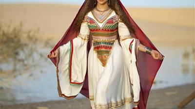 بإطلالة بدوية باللون الأبيض..هايدي موسى في أحدث جلسة تصوير |صور