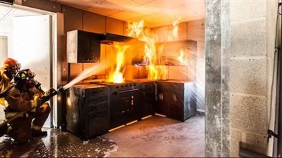 10 عادات يومية تهدد منزلك بالحرائق.. كيف تتجنب الكارثة؟