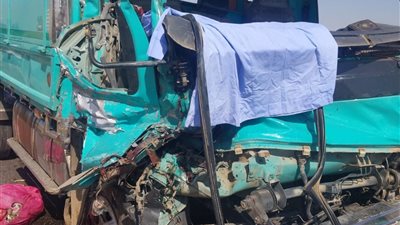 مصرع شخص وإصابة 3 آخرين إثر حادث تصادم سيارتين بأسوان