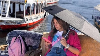 من بلاد الذهب.. دنيا سمير غانم بإطلالة شبابية في مسلسل عايشة الدور