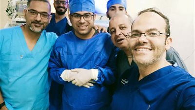 فريق طبي بسوهاج يجري تدخل جراحي دقيق لمصاب فلسطيني