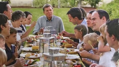 من 30 إلى 90 دقيقة.. خبيرة الاتيكيت توضح قواعد زيارات العيد 