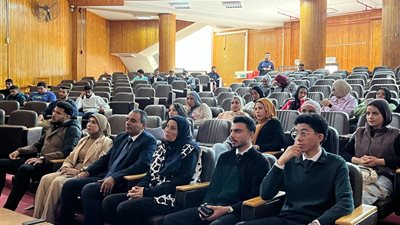 جامعة قناة السويس تنظم حلقة نقاشية لتعزيز الثقافة العلمية بين طلابها