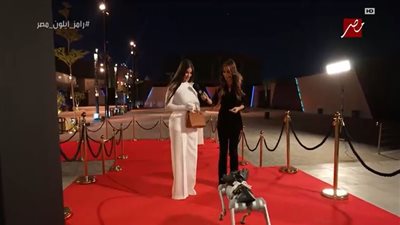 رامز جلال ساخرًا هدى الأتربي: «اللى هيركب المايك محتاج خريطة »