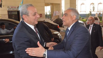 محافظ الغربية يزور جامعة طنطا لتهنئة الدكتور محمد حسين: قيادة قادرة على تحقيق التطوير والتميز