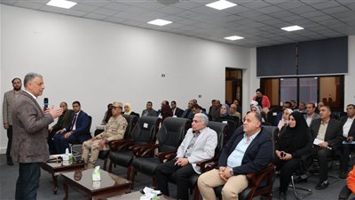 محافظ الإسماعيلية: تكثيف التواجد المروري في ساحات صلاة عبد الفطر المبارك