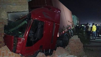 دون خسائر بشرية.. تفاصيل اقتحام مقطورة لمنزل بكفر شكر في القلبيوبية