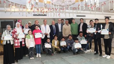 فى أول ظهور بعد الأزمة .. خلف الزناتي  يكرم أبناء المعلمين من حفظة القرآن