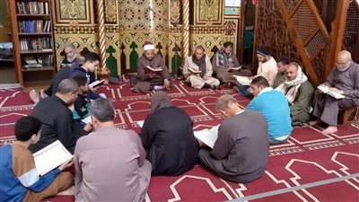 الكل يقرأ في كتاب الله.. 99 مقرأة بعد صلاة الجمعة بمساجد المنيا(صور )
