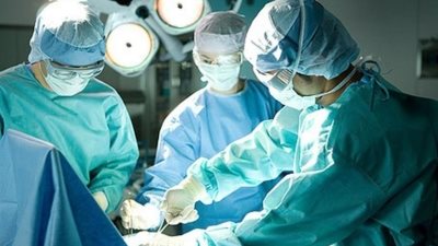  فريق طبي بالسعودية يجري عملية جراحية ناجحة لمعتمر مصري جراء حادثة سقوطه