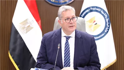 وزير البترول يبحث يبحث مع 