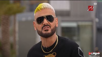 رامز جلال ساخرًا من حاتم صلاح: كبير نجار مسلح ونكته بتشل