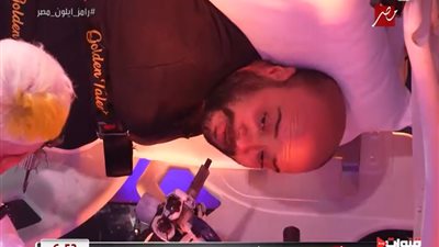 رامز جلال ساخرًا من حاتم صلاح: بالذمة ده شكل فنان.. ده قهوجي 