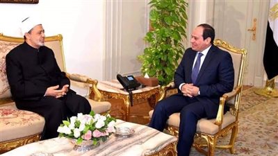 الرئيس السيسي يجري اتصالًا هاتفيًّا بشيخ الأزهر للاطمئنان على صحته