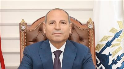 عاقب 3 موظفين لتقاعسهم .. محافظ القاهرة يحيل قائم بمخالفة بناء عقار بالمقطم إلى النيابة وسرعة إزالة الأدوار