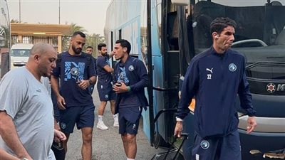 حافلة بيراميدز تصل ستاد الدفاع الجوي لمواجهة البنك الأهلي