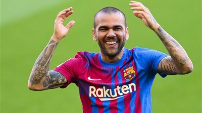 المحكمة العليا بكتالونيا تنصف لاعب برشلونة السابق داني ألفيس